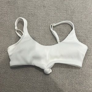 white hollister knot bikini top
